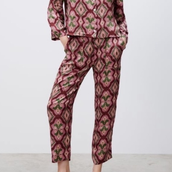 Zara- PRINTED FLOWING TROUSERS